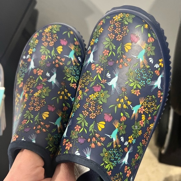 Western Chief blue‎ floral women’s shoes clogs rubber boots 8, hummingbird navy - Picture 4 of 6